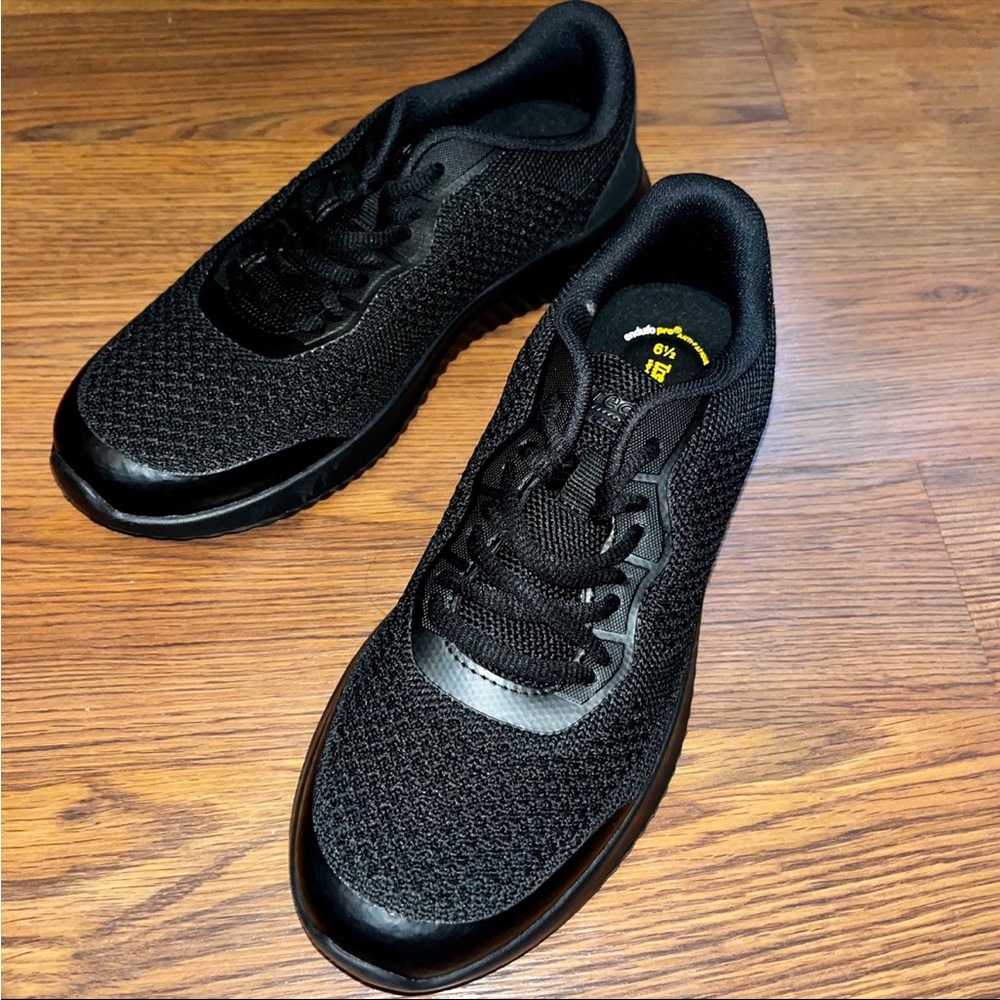 Tredsafe shoes 6.5 NWOT